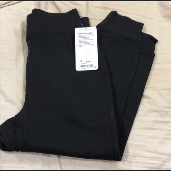 lululemon athletica Pants - NEW LULU press pause joggers! Size 8!